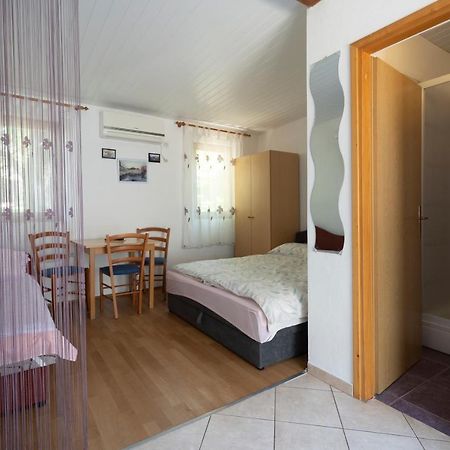 Studio Apartman Ema Gornji Karin Eksteriør billede